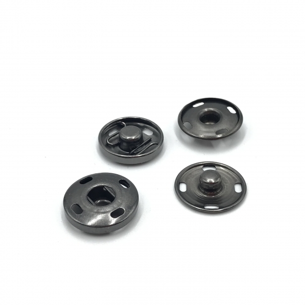 Кнопка пришивна, матерiал: метал, діаметр: 17мм, колір: black nickel. Код товару: (04)